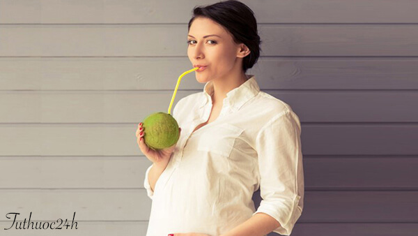 Bà bầu uống nước dừa có tốt cho sức khỏe bé và mẹ không?