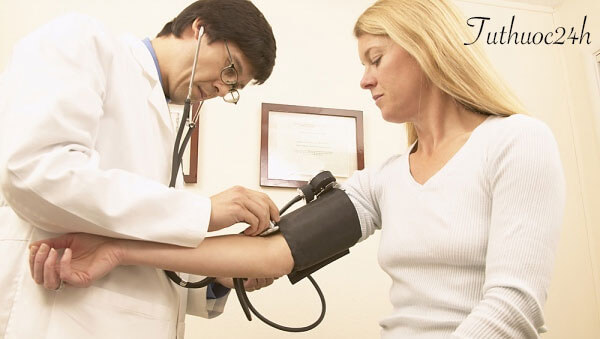 Phụ nữ mang thai bị huyết áp thấp có thể sinh thường được không?