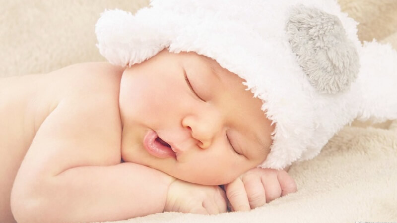Trẻ sơ sinh ngủ nhiều bú ít có đáng lo ngại không?