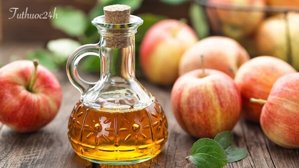 Sử dụng nước giấm táo để chữa nhiệt miệng