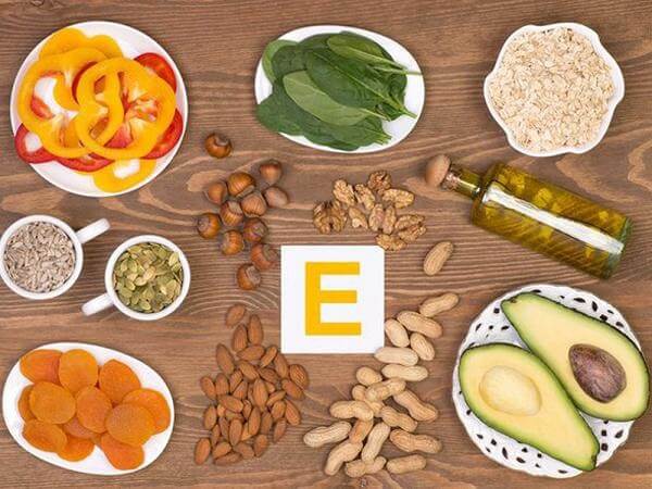 Vitamin E giúp giảm tình trạng khô, bong tróc, ngứa da