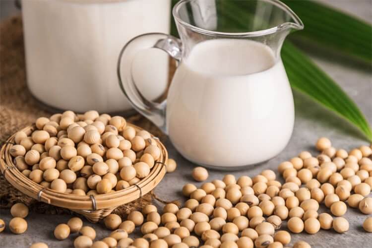 Sữa đậu nành làm bằng máy xay sinh tố sẽ an toàn và vô cùng dinh dưỡng