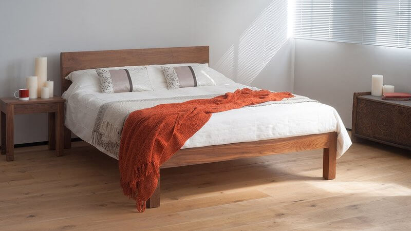 Chiếc giường tân hôn - Hình 2