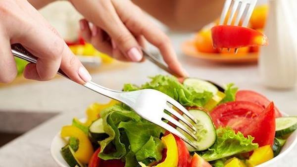 Người bệnh trầm cảm nên ăn uống đầy đủ dinh dưỡng