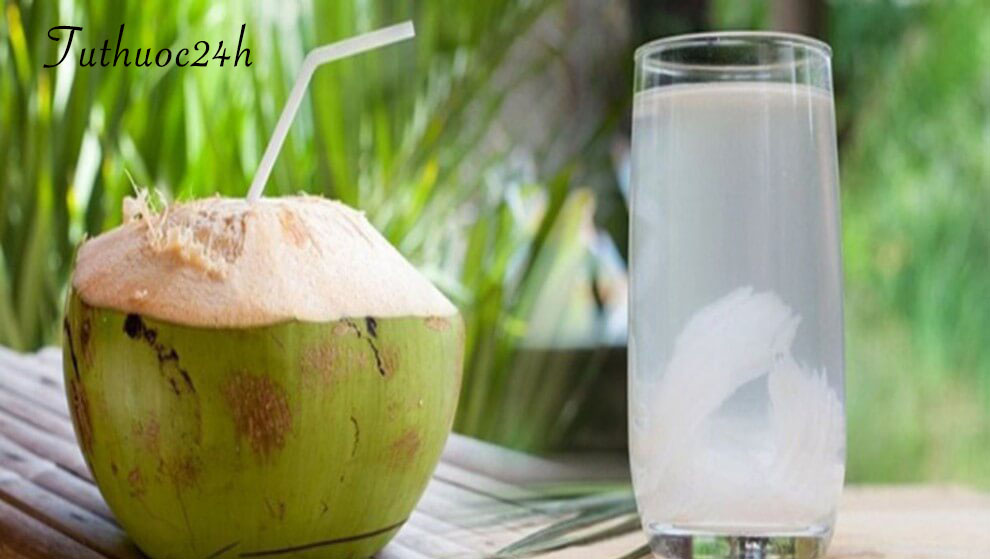 Ngoài khả năng giải khát, nước dừa còn có khả năng chữa bênh gút và mang lại nhiều lợi ít khác