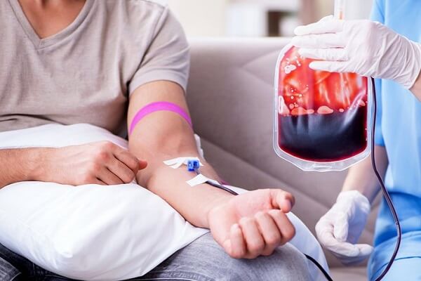 Người bị bệnh nên hạn chế truyền máu