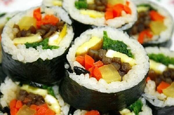 sushi ngũ sắc