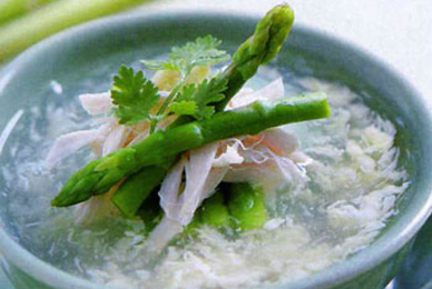Ngoài ra, măng tây xanh có thể được chế biến thành các món súp thơm ngon 