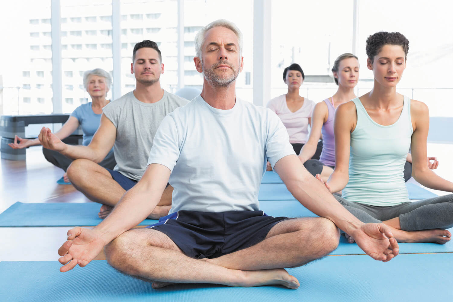 Tập yoga thường xuyên sẽ giúp cơ thể thêm khỏe mạnh và chữa được bệnh thoái hóa đốt sống cổ