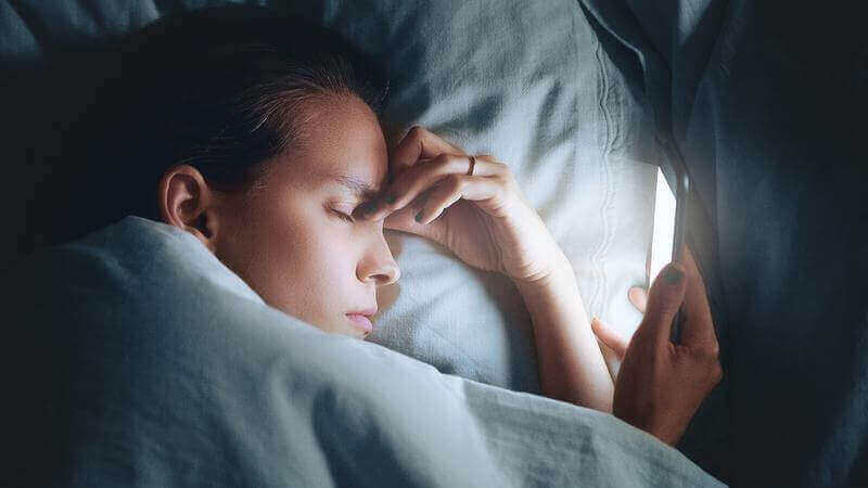 10 tác hại khủng khiếp của việc thức khuya ngủ muộn