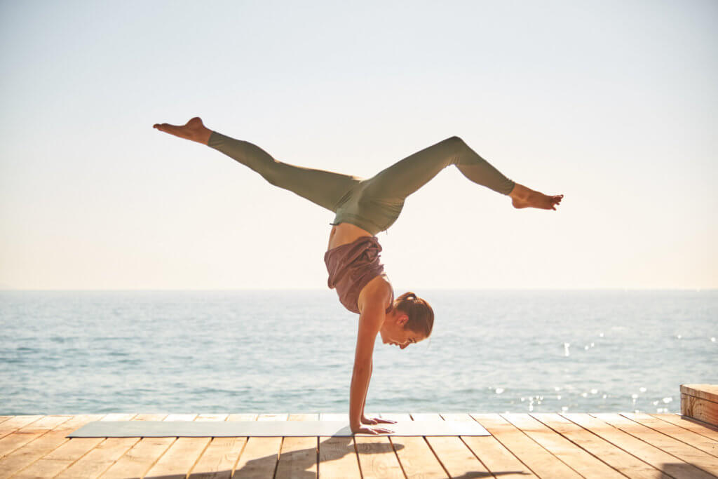Yoga là bài tập luyện cơ thể lâu đời, đòi hỏi tính kiên trì, yoga có thể cải thiện tình trạng sức khỏe